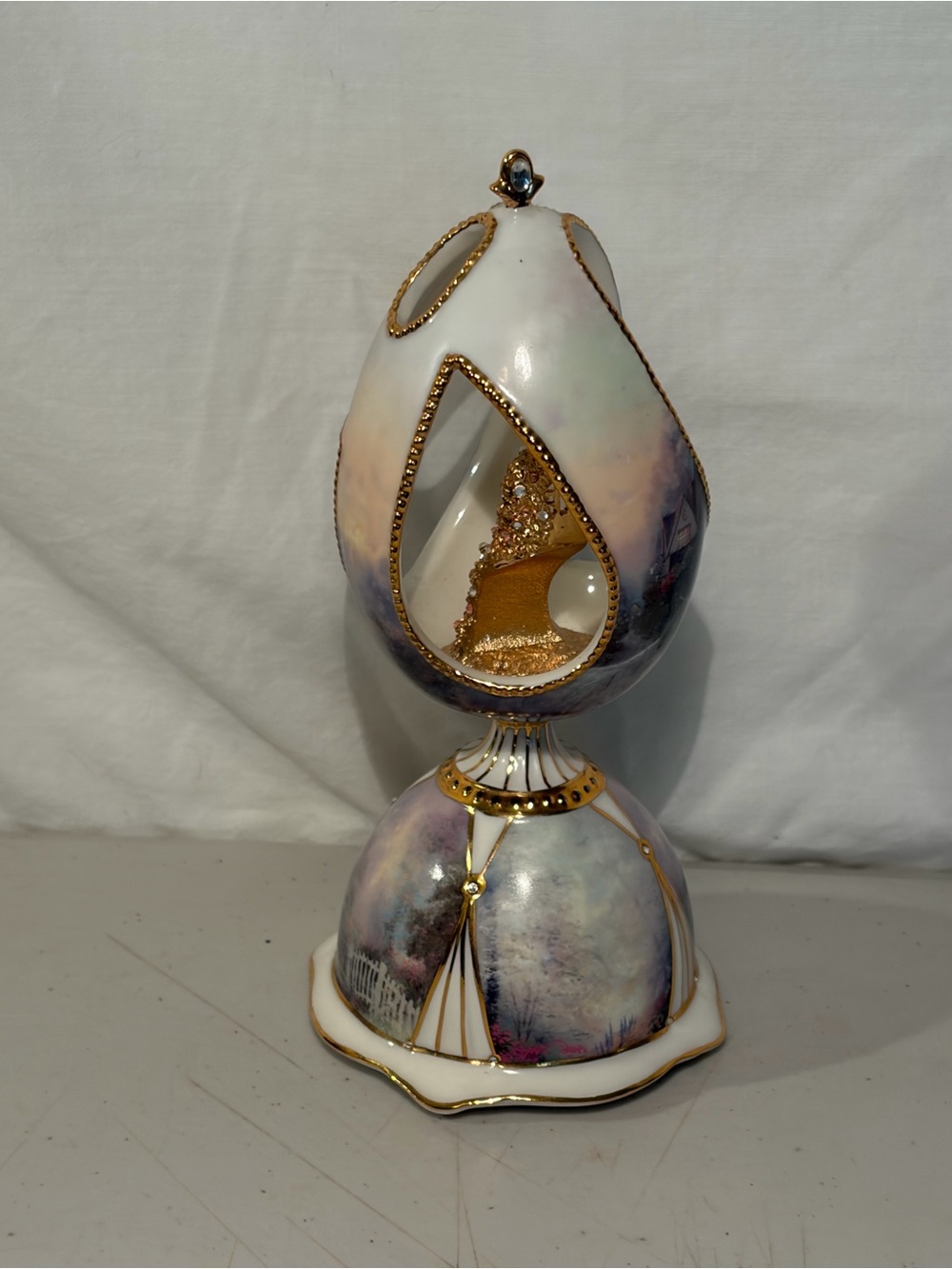 Thomas Kinkade 1996/Ardleigh Elliott 2006 Blessing of Hope music egg Decorative